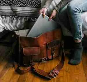 HOW MANY HANDBAGS DOES THE AVERAGE WOMAN OWN 10 Business laptop bag for Ladies