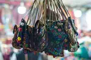 HOW MANY HANDBAGS DOES THE AVERAGE WOMAN OWN 7 how many handbags does the average woman own