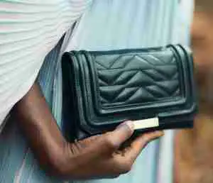 how many purses should a minimalist own