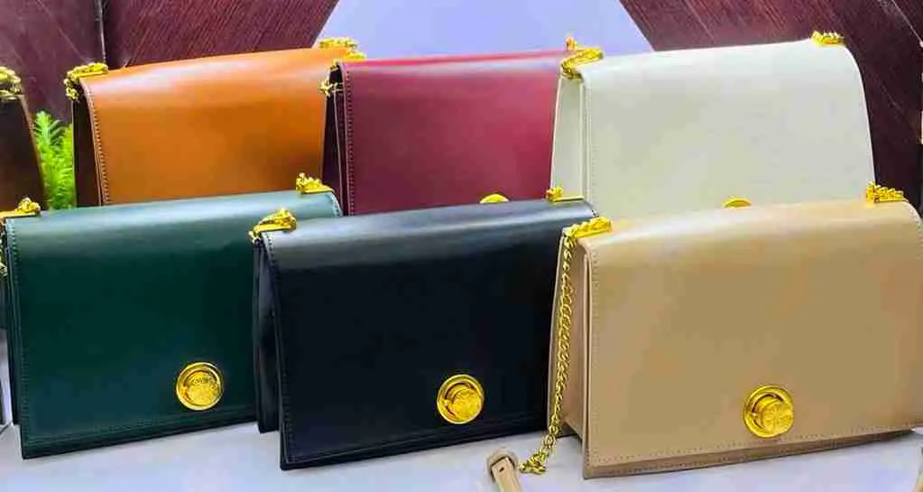 how to choose a handbag color