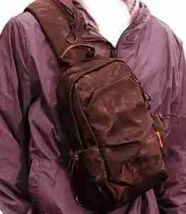 HOW TO WEAR A TACTICAL SLING BAG 2 wearing sling bags in front
