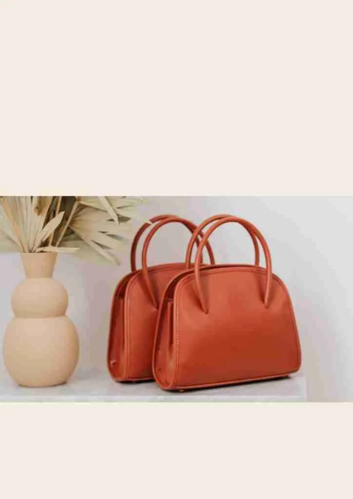 WHY SHOULDER BAGS ARE PROVIDED WITH BROAD STRAPS 4 Ladies Bags