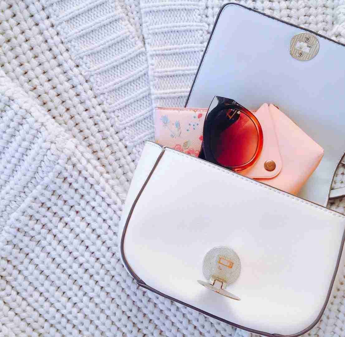 What Size Purse Should I carry? The Standard Purse Size