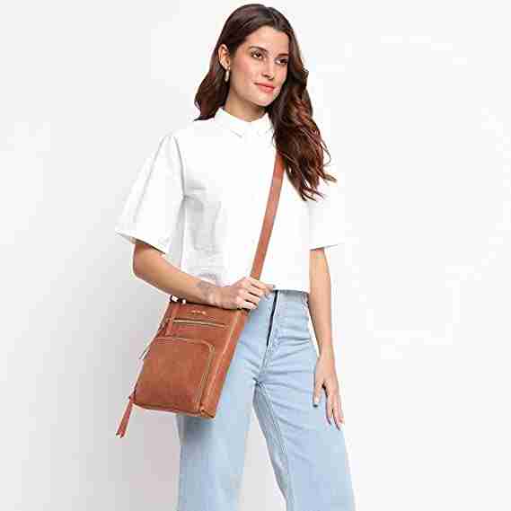 how to wear a crossbody bag