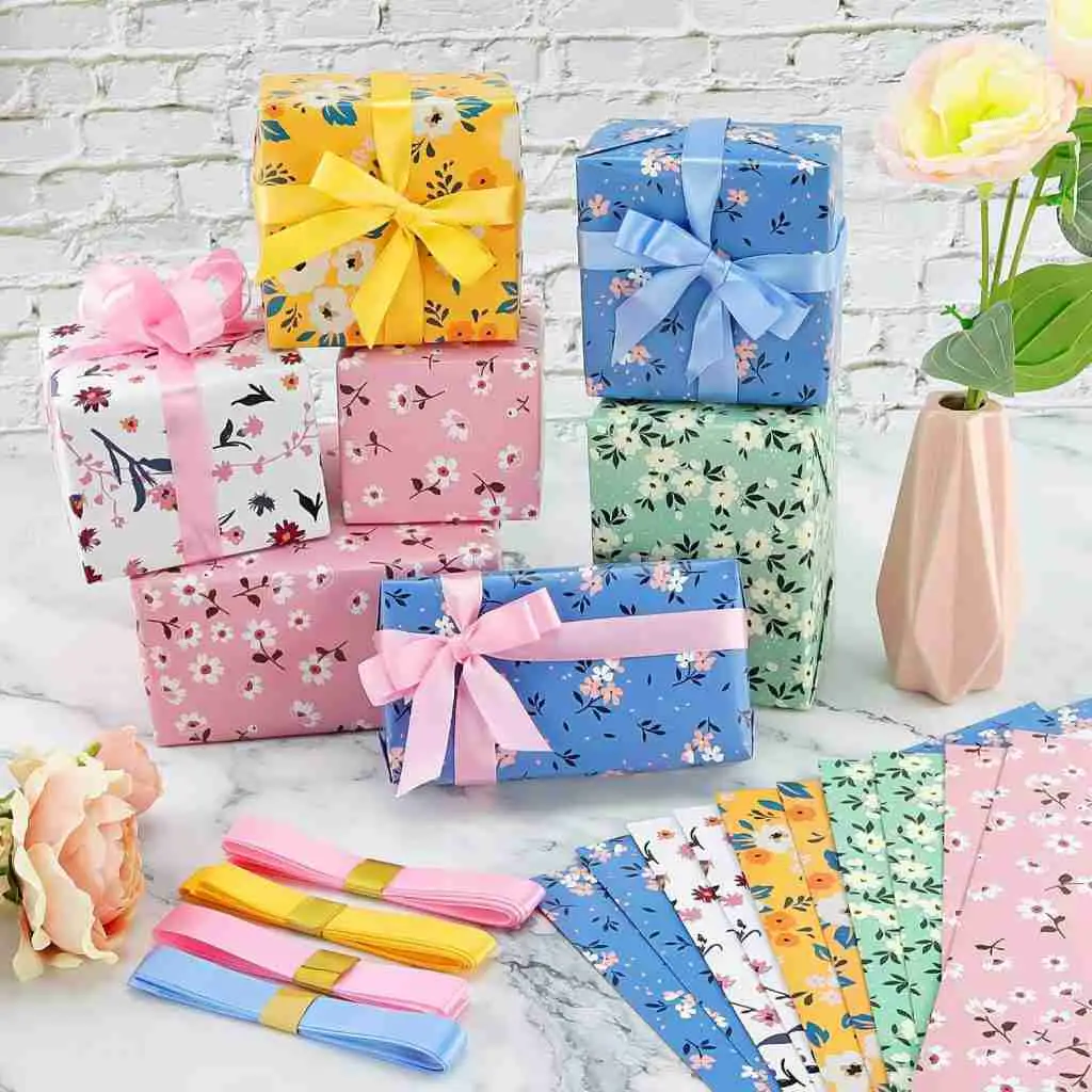wrapping a handbag gift with wrapping paper