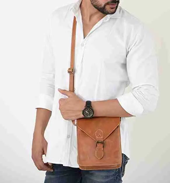 can a man wear a crossbody bag